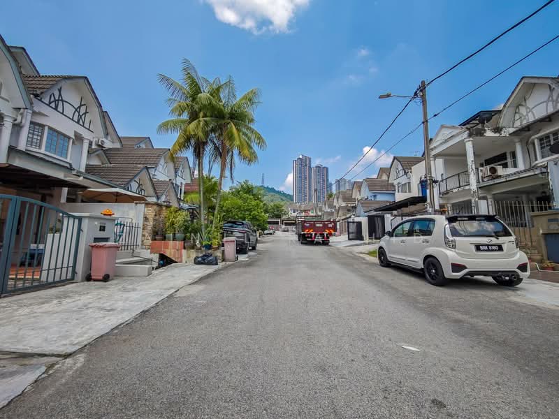 Rumah Teres 2.5 Tingkat untuk Dijual di Petaling Jaya (Selangor) - Zainul Rashid - Exterior - PropertyGuru.com.my