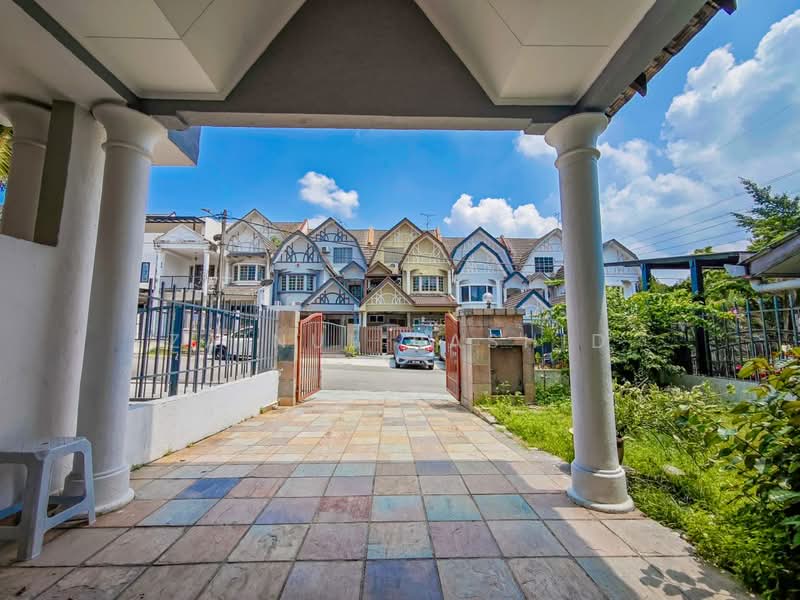 Rumah Teres 2.5 Tingkat untuk Dijual di Petaling Jaya (Selangor) - Zainul Rashid - Exterior - PropertyGuru.com.my
