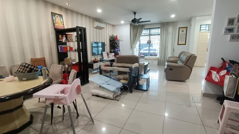 Rumah Teres 2.5 Tingkat untuk Dijual di Taman Ehsan Jaya (Ulu Tiram) - Dennis Peh - Living Room - PropertyGuru.com.my