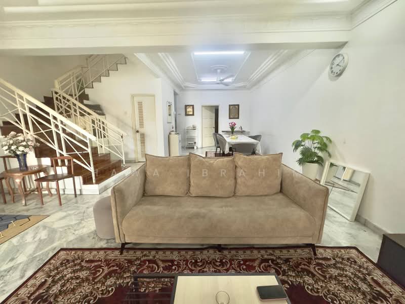 Rumah Teres 2 Tingkat untuk Dijual di Bandar Tun Hussein Onn (Cheras) - Hawa Ibrahim - Living Room - PropertyGuru.com.my