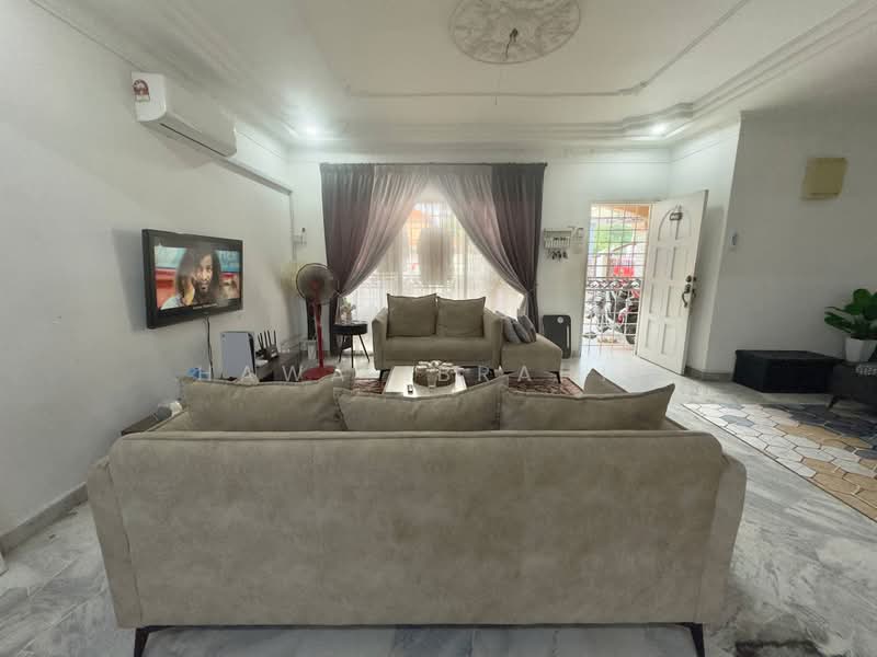 Rumah Teres 2 Tingkat untuk Dijual di Bandar Tun Hussein Onn (Cheras) - Hawa Ibrahim - Living Room - PropertyGuru.com.my