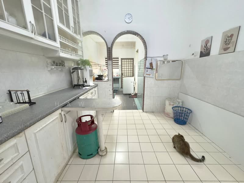 Rumah Teres 2 Tingkat untuk Dijual di Bandar Tun Hussein Onn (Cheras) - Hawa Ibrahim - Kitchen - PropertyGuru.com.my