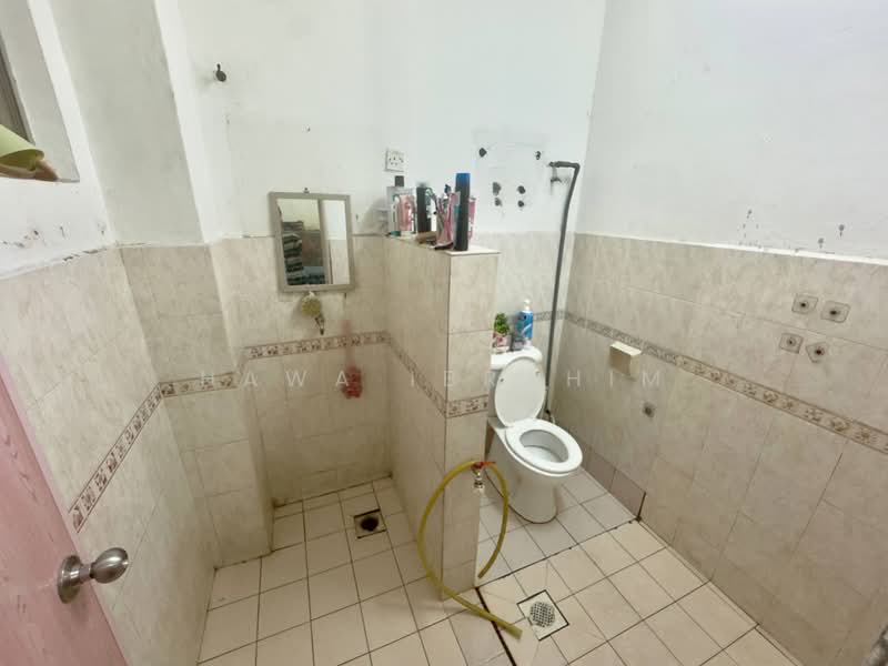Rumah Teres 2 Tingkat untuk Dijual di Bandar Tun Hussein Onn (Cheras) - Hawa Ibrahim - Bathroom - PropertyGuru.com.my