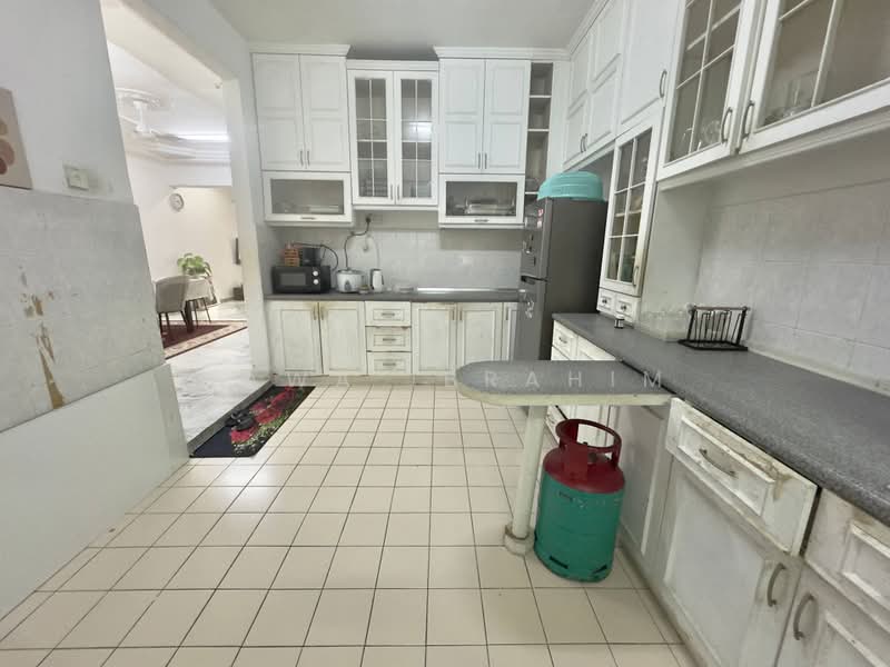 Rumah Teres 2 Tingkat untuk Dijual di Bandar Tun Hussein Onn (Cheras) - Hawa Ibrahim - Kitchen - PropertyGuru.com.my