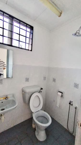 Rumah Teres 2 Tingkat untuk Dijual di Bandar Tun Hussein Onn (Cheras) - Danilo Lim - Bathroom - PropertyGuru.com.my