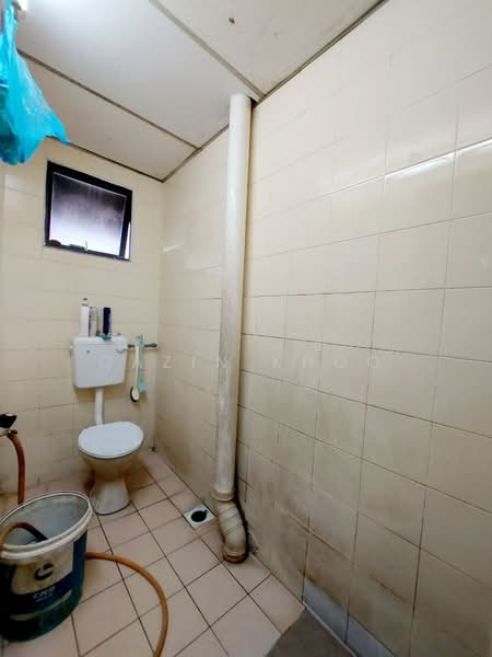 Factory for Rent in Kawasan Perindustrian Tasek (Ipoh) - Qazin Khoo - Bathroom - PropertyGuru.com.my