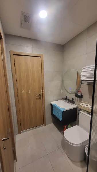 Servis Apartment untuk Disewa di Armani Raja Uda - Alice Ho - Bathroom - PropertyGuru.com.my