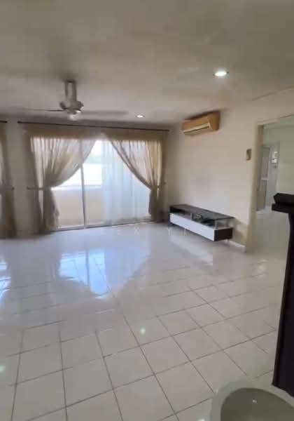 Kondominium untuk Dijual di Palm Spring @ Damansara - Alex Yin - Living Room - PropertyGuru.com.my