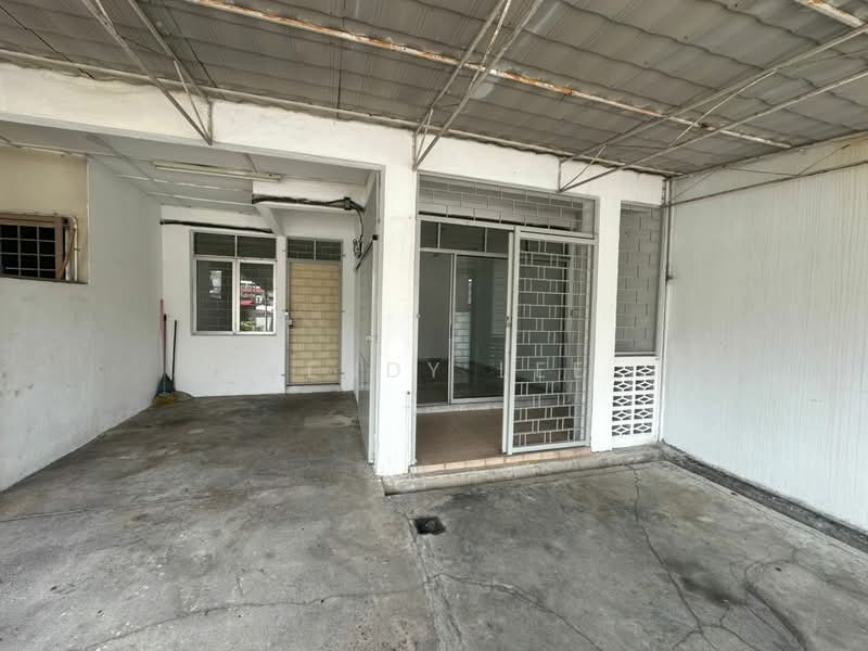 2-storey Terraced House for Sale in Taman Bukit Serdang (Seri Kembangan) - Wendy Lee - Exterior - PropertyGuru.com.my