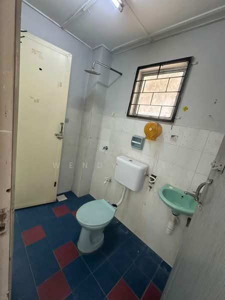 2-storey Terraced House for Sale in Taman Bukit Serdang (Seri Kembangan) - Wendy Lee - Bathroom - PropertyGuru.com.my