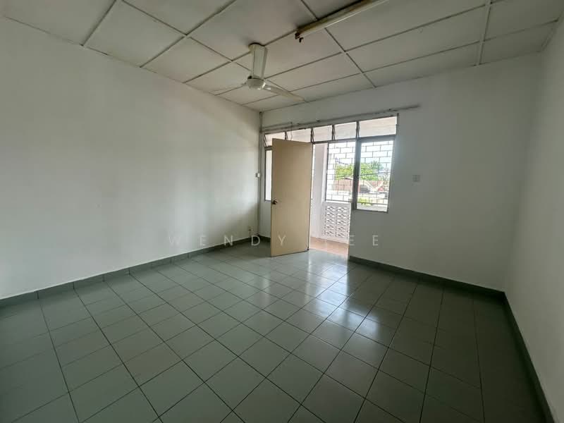 2-storey Terraced House for Sale in Taman Bukit Serdang (Seri Kembangan) - Wendy Lee - Interior - PropertyGuru.com.my