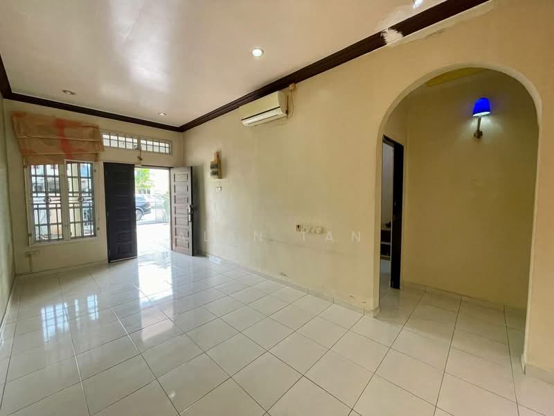 1-storey Terraced House for Sale in Bukit Sekilau (Kuantan) - Alan Tan - Living Room - PropertyGuru.com.my