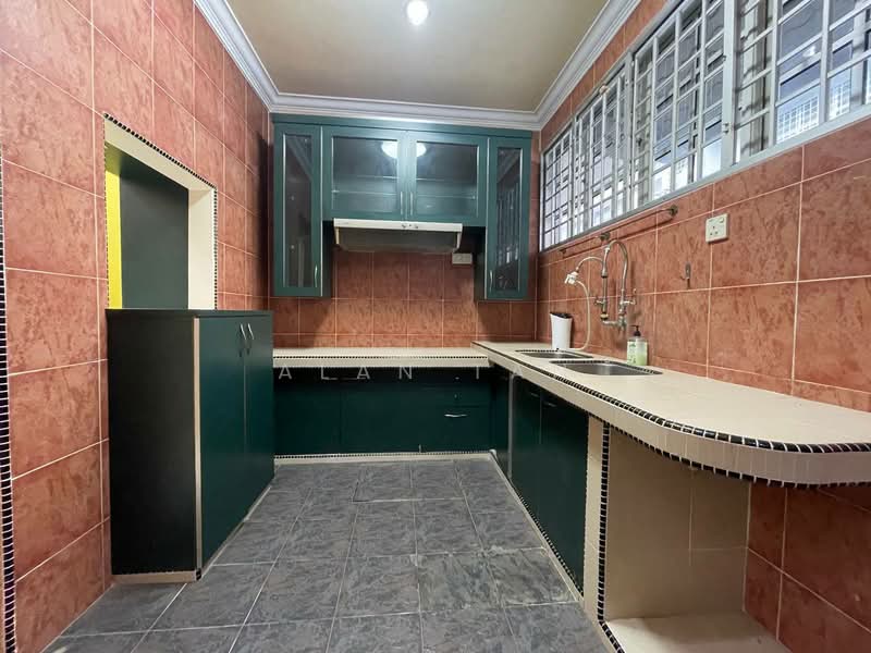 1-storey Terraced House for Sale in Bukit Sekilau (Kuantan) - Alan Tan - Kitchen - PropertyGuru.com.my