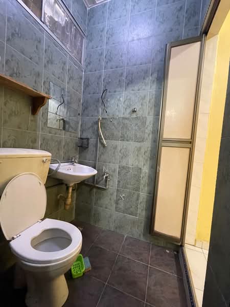 1-storey Terraced House for Sale in Bukit Sekilau (Kuantan) - Alan Tan - Bathroom - PropertyGuru.com.my