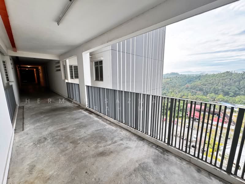 Pangsapuri untuk Dijual di D'Cerrum Apartment - Herman Sazwan Nor Rahim - Corridor - PropertyGuru.com.my