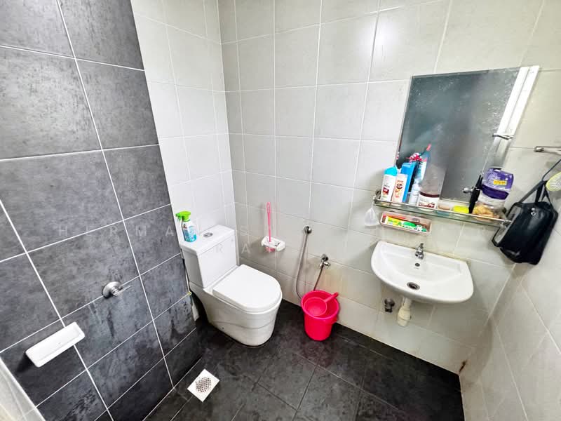 Pangsapuri untuk Dijual di D'Cerrum Apartment - Herman Sazwan Nor Rahim - Bathroom - PropertyGuru.com.my