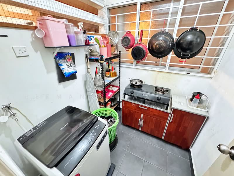 Pangsapuri untuk Dijual di D'Cerrum Apartment - Herman Sazwan Nor Rahim - Yard - PropertyGuru.com.my