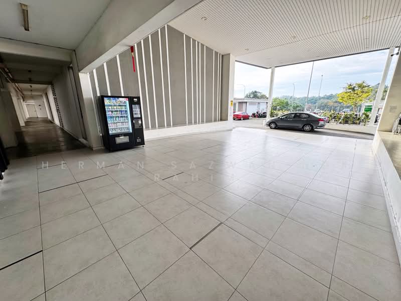 Pangsapuri untuk Dijual di D'Cerrum Apartment - Herman Sazwan Nor Rahim - Entrance - PropertyGuru.com.my