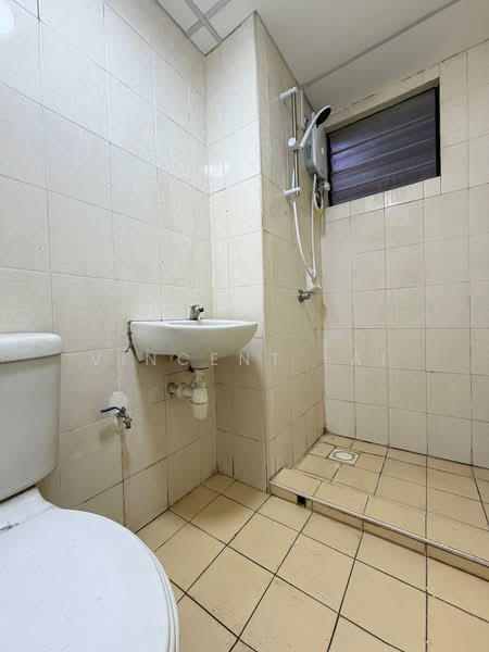 Apartment for Rent at Bayu Puteri - Vincent Lai - Bathroom - PropertyGuru.com.my
