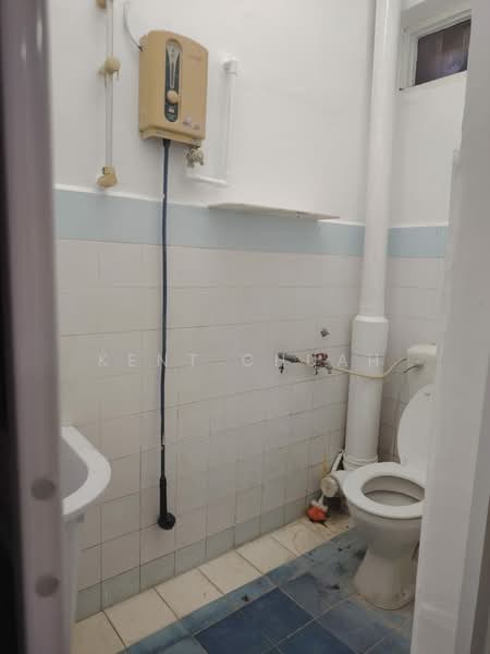Apartment for Rent at Pangsapuri Mesra Jaya - Kent Chuah - Bathroom - PropertyGuru.com.my