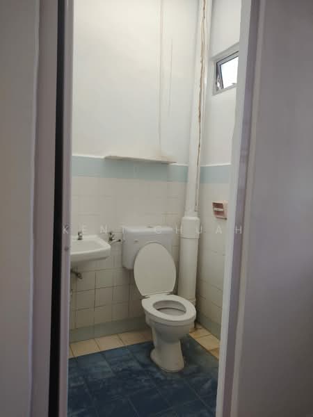 Apartment for Rent at Pangsapuri Mesra Jaya - Kent Chuah - Bathroom - PropertyGuru.com.my