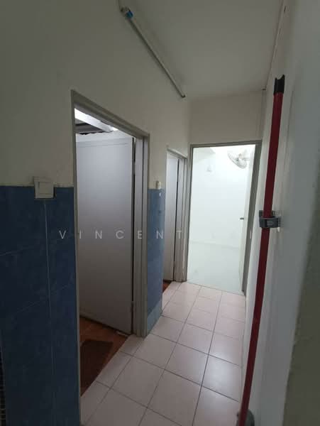 Flat for Rent at Pinggiran Batu Caves - Vincent Lai - Corridor - PropertyGuru.com.my