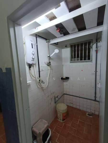 Flat for Rent at Pinggiran Batu Caves - Vincent Lai - Bathroom - PropertyGuru.com.my