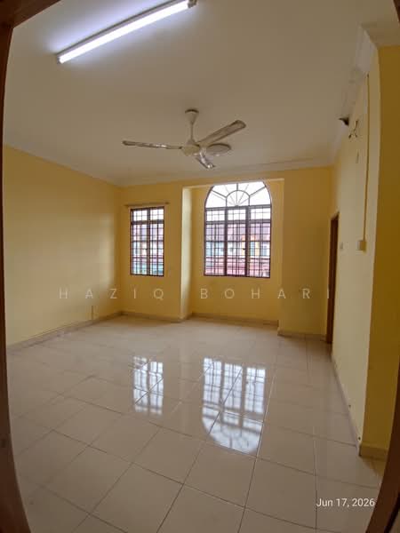 Rumah Teres 2 Tingkat untuk Disewa di Bandar Baru Bangi (Selangor) - Haziq Bohari - Living Room - PropertyGuru.com.my