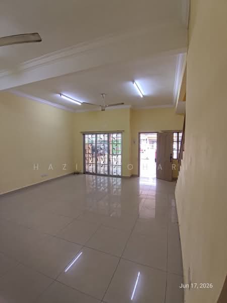 Rumah Teres 2 Tingkat untuk Disewa di Bandar Baru Bangi (Selangor) - Haziq Bohari - Living Room - PropertyGuru.com.my