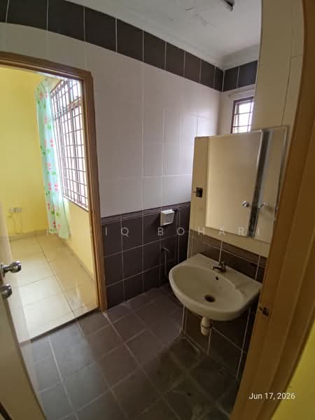 Rumah Teres 2 Tingkat untuk Disewa di Bandar Baru Bangi (Selangor) - Haziq Bohari - Bathroom - PropertyGuru.com.my