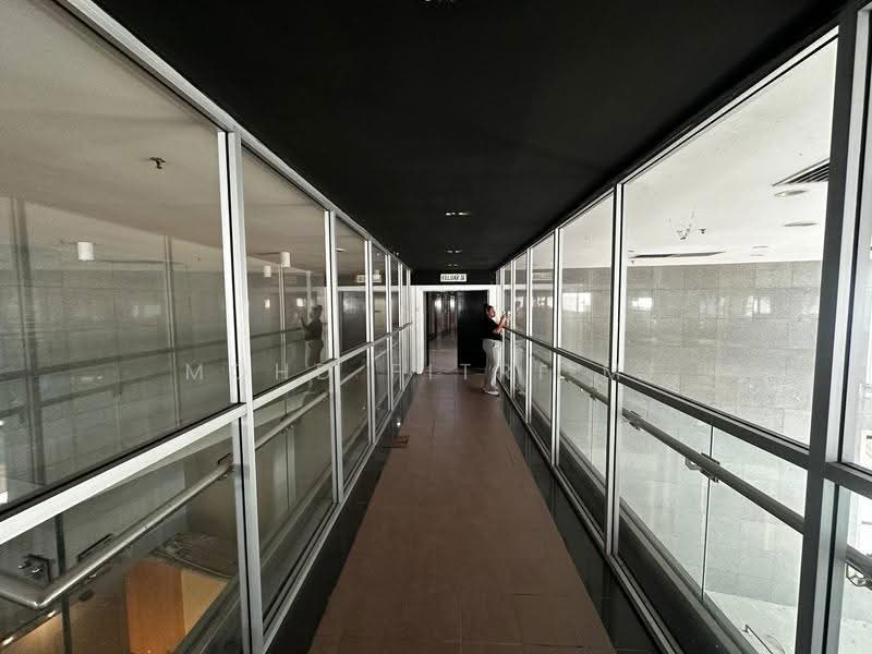Retail Space for Rent in Petaling Jaya (Selangor) - Mohd Fitri MF - Corridor - PropertyGuru.com.my