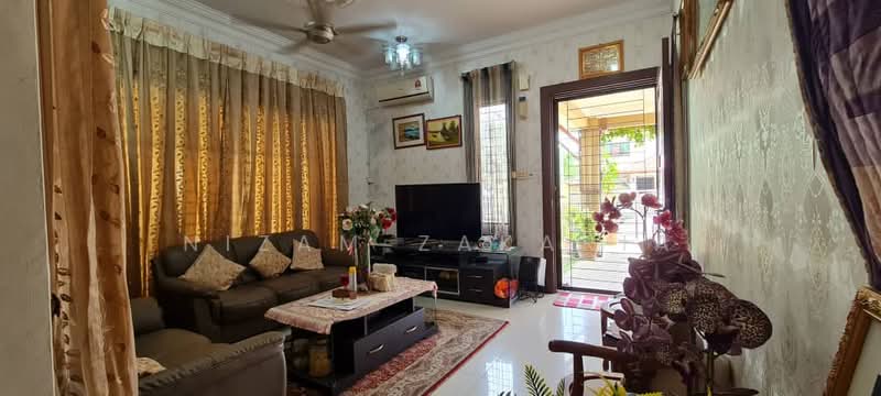 Rumah Berkembar untuk Dijual di Seksyen U9 (Shah Alam) - Nizam Zakaria - Living Room - PropertyGuru.com.my