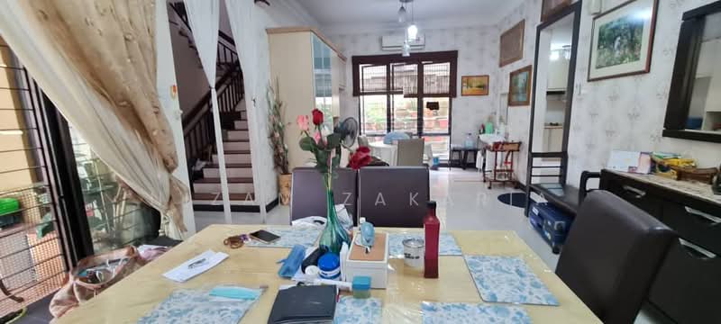 Rumah Berkembar untuk Dijual di Seksyen U9 (Shah Alam) - Nizam Zakaria - Living Room - PropertyGuru.com.my