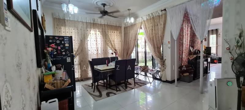 Rumah Berkembar untuk Dijual di Seksyen U9 (Shah Alam) - Nizam Zakaria - Dining Room - PropertyGuru.com.my