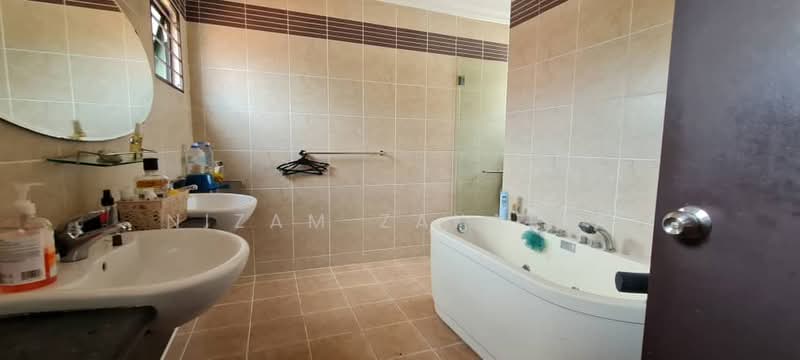 Rumah Berkembar untuk Dijual di Seksyen U9 (Shah Alam) - Nizam Zakaria - Bathroom - PropertyGuru.com.my