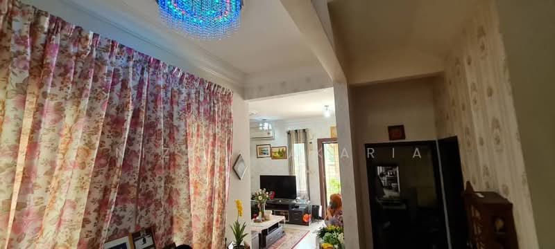 Rumah Berkembar untuk Dijual di Seksyen U9 (Shah Alam) - Nizam Zakaria - Living Room - PropertyGuru.com.my