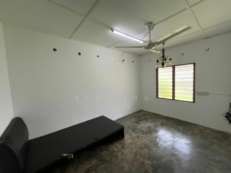 Rumah Teres 1 Tingkat untuk Disewa di Seksyen 8 (Petaling Jaya) - Key Ling - Living Room - PropertyGuru.com.my