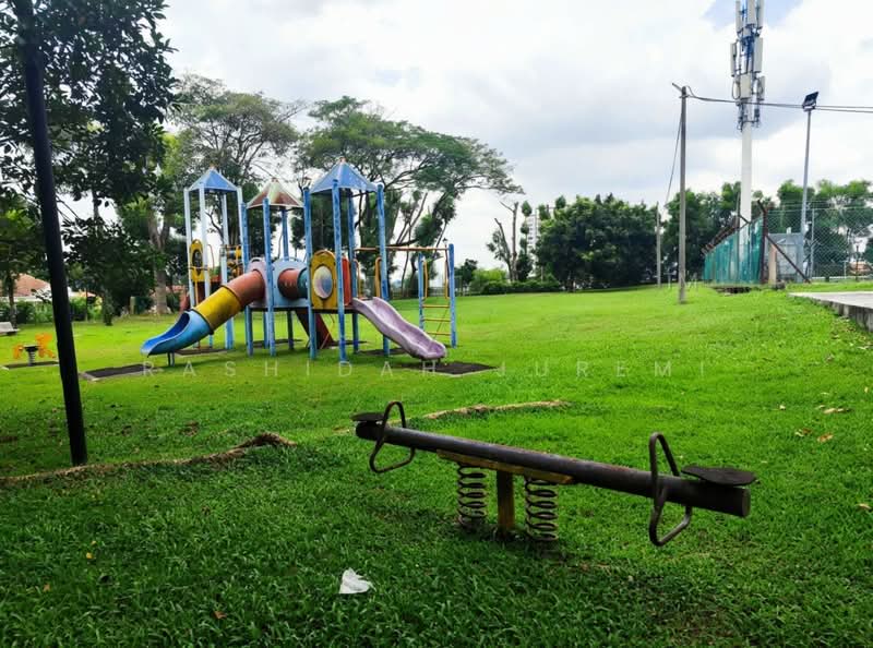 Bungalow for Sale in Sungai Buloh (Selangor) - Rashidah Juremi - Garden - PropertyGuru.com.my