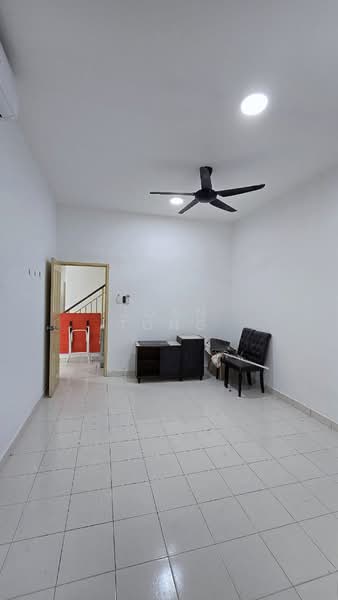 Rumah Teres 1.5 Tingkat untuk Dijual di Taman Pelangi Indah (Ulu Tiram) - Joan Tong - Living Room - PropertyGuru.com.my