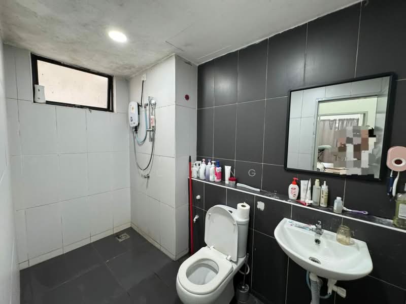 Servis Apartment untuk Dijual di The Garden Residences - YC Fung - Bathroom - PropertyGuru.com.my