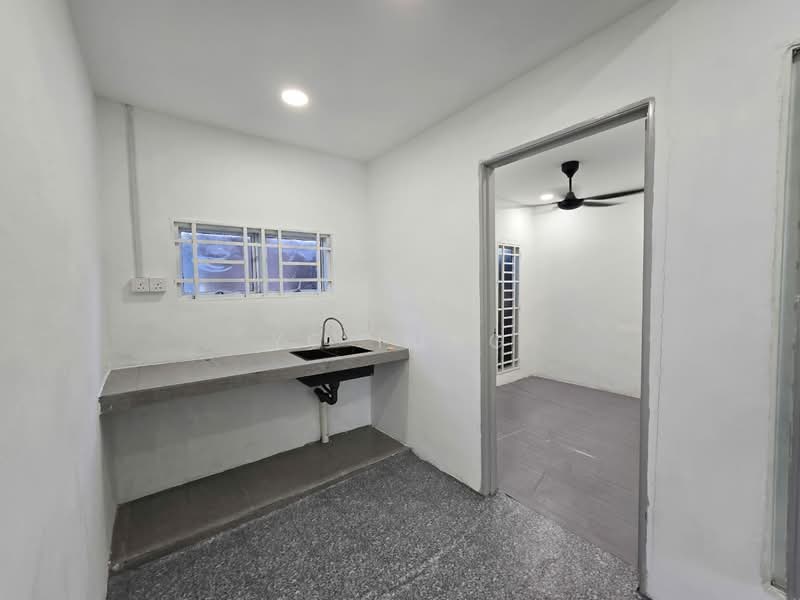 Rumah Teres 1 Tingkat untuk Disewa di Taman Johor Jaya (Johor Bahru) - YC Fung - Kitchen - PropertyGuru.com.my