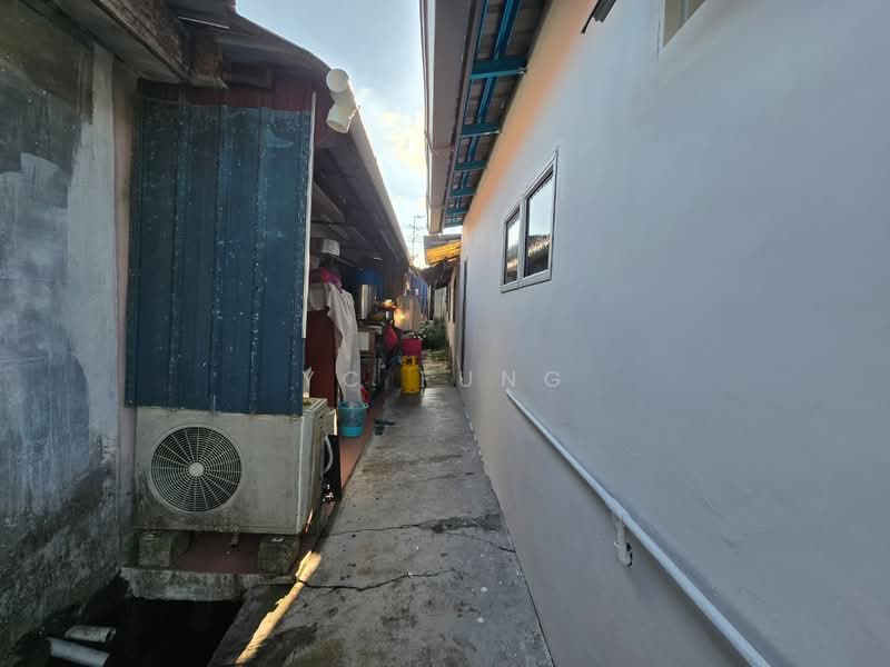 Rumah Teres 1 Tingkat untuk Disewa di Taman Johor Jaya (Johor Bahru) - YC Fung - Exterior - PropertyGuru.com.my
