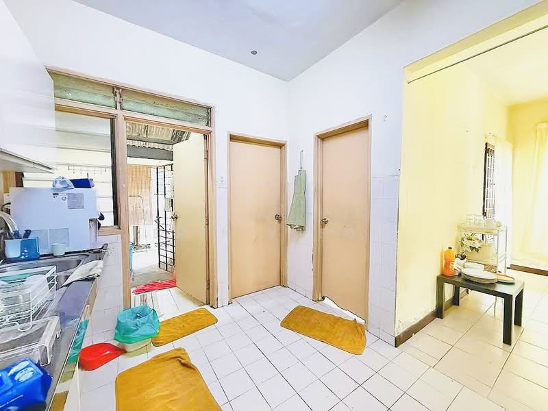2-storey Terraced House for Rent in Bandar Sri Damansara (Selangor) - Erin Yusof - Kitchen - PropertyGuru.com.my