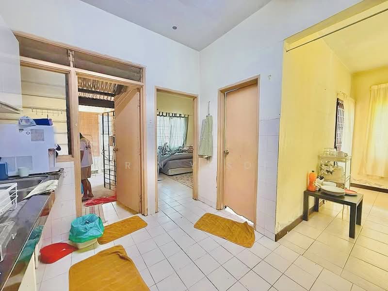 2-storey Terraced House for Rent in Bandar Sri Damansara (Selangor) - Erin Yusof - Kitchen - PropertyGuru.com.my