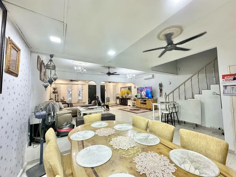 Rumah Teres 2 Tingkat untuk Dijual di Taman Selayang Indah (Selayang) - Tony Lau - Living Room - PropertyGuru.com.my