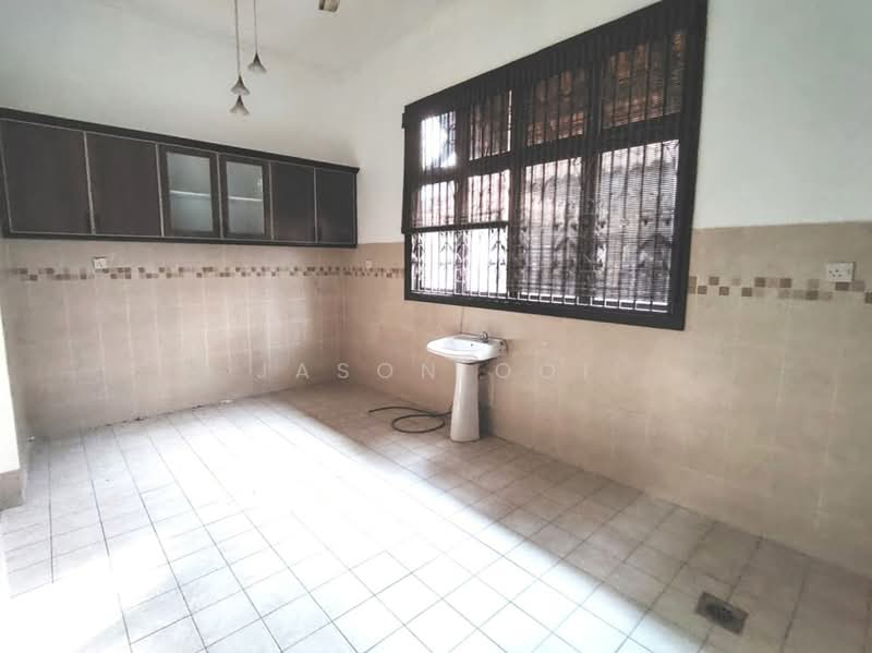 Rumah Banglo untuk Disewa di Seksyen 27 (Shah Alam) - Jason Ooi - Kitchen - PropertyGuru.com.my