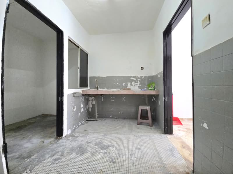 Rumah Teres 2 Tingkat untuk Disewa di Taman Sri Muda (Shah Alam) - Henrick Tan - Kitchen - PropertyGuru.com.my