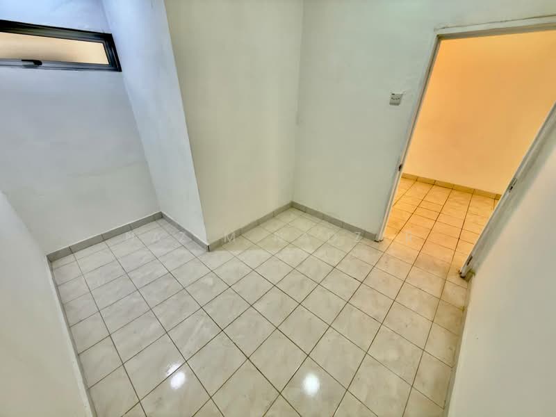 Rumah Teres untuk Dijual di Bandar Putra Permai (Seri Kembangan) - Nazim Nadzar - PropertyGuru.com.my