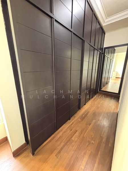Kondominium untuk Disewa di La Grande Kiara - Lachman Mulchandani - Master wardrobe - PropertyGuru.com.my