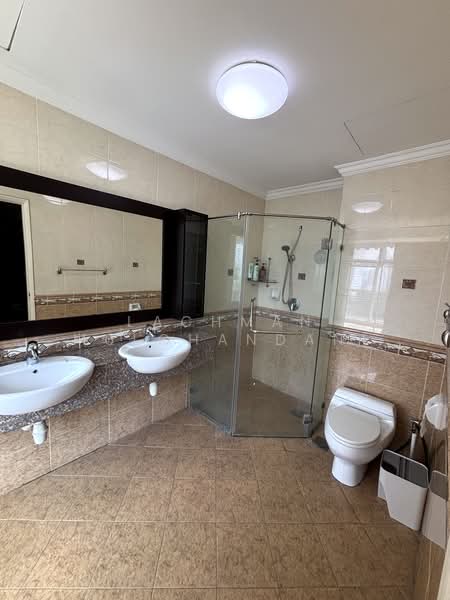 Kondominium untuk Disewa di La Grande Kiara - Lachman Mulchandani - Master bathroom - PropertyGuru.com.my